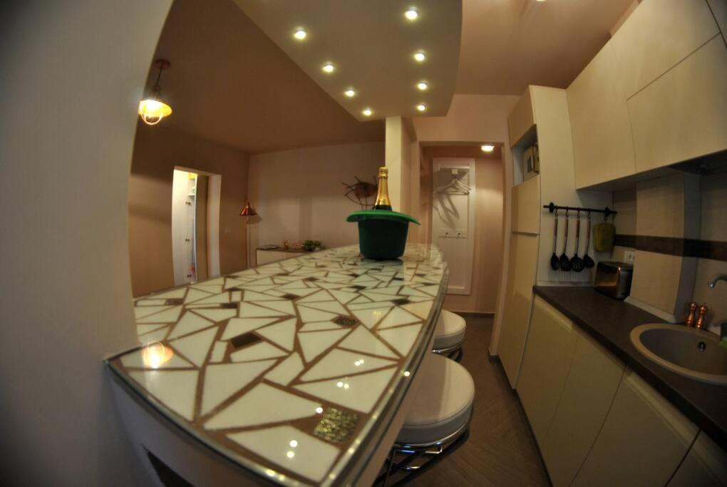 Modern & Central Apartment In North Of Boekarest Buitenkant foto
