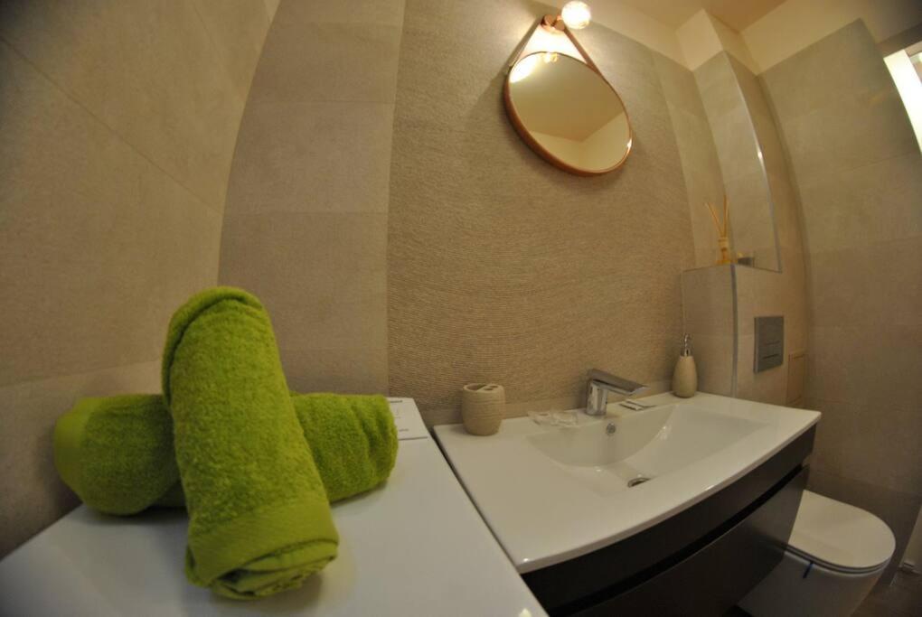 Modern & Central Apartment In North Of Boekarest Buitenkant foto